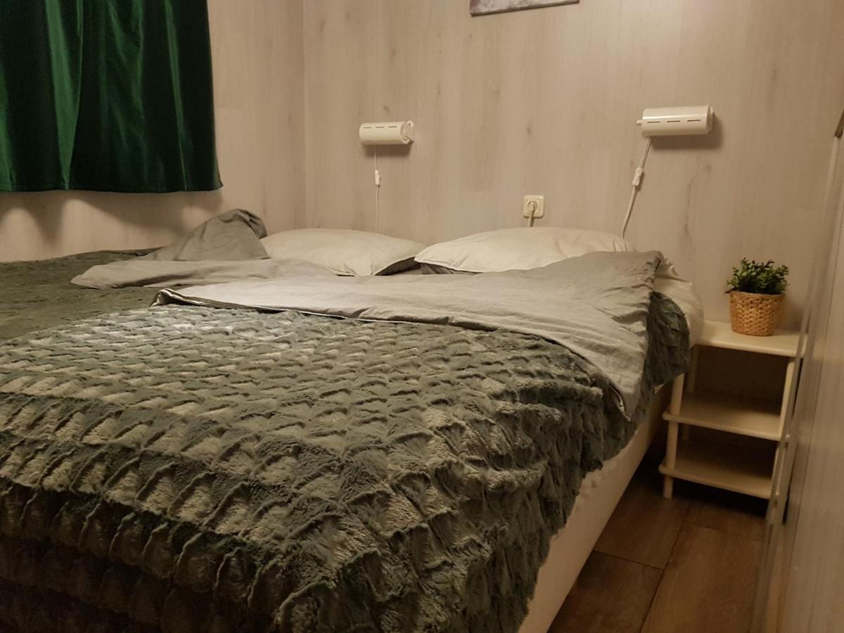 Chalet 2 Pers Met Hottub - Aan De Bosrand - Ijsselmeer - Gaasterland - Bos Rijs Екстериор снимка